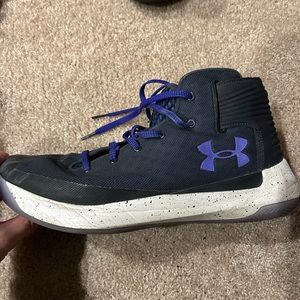 Under Armour basketball shoes size 11